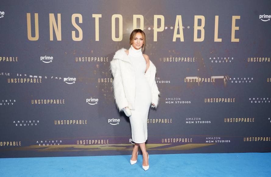 London: Jennifer Lopez odlu?ila se za potpuno bijelu kombinaciju u kojoj je stigla na projekciji filma Unstoppable