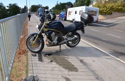 Polukružno se okretao autom te je udario motociklista