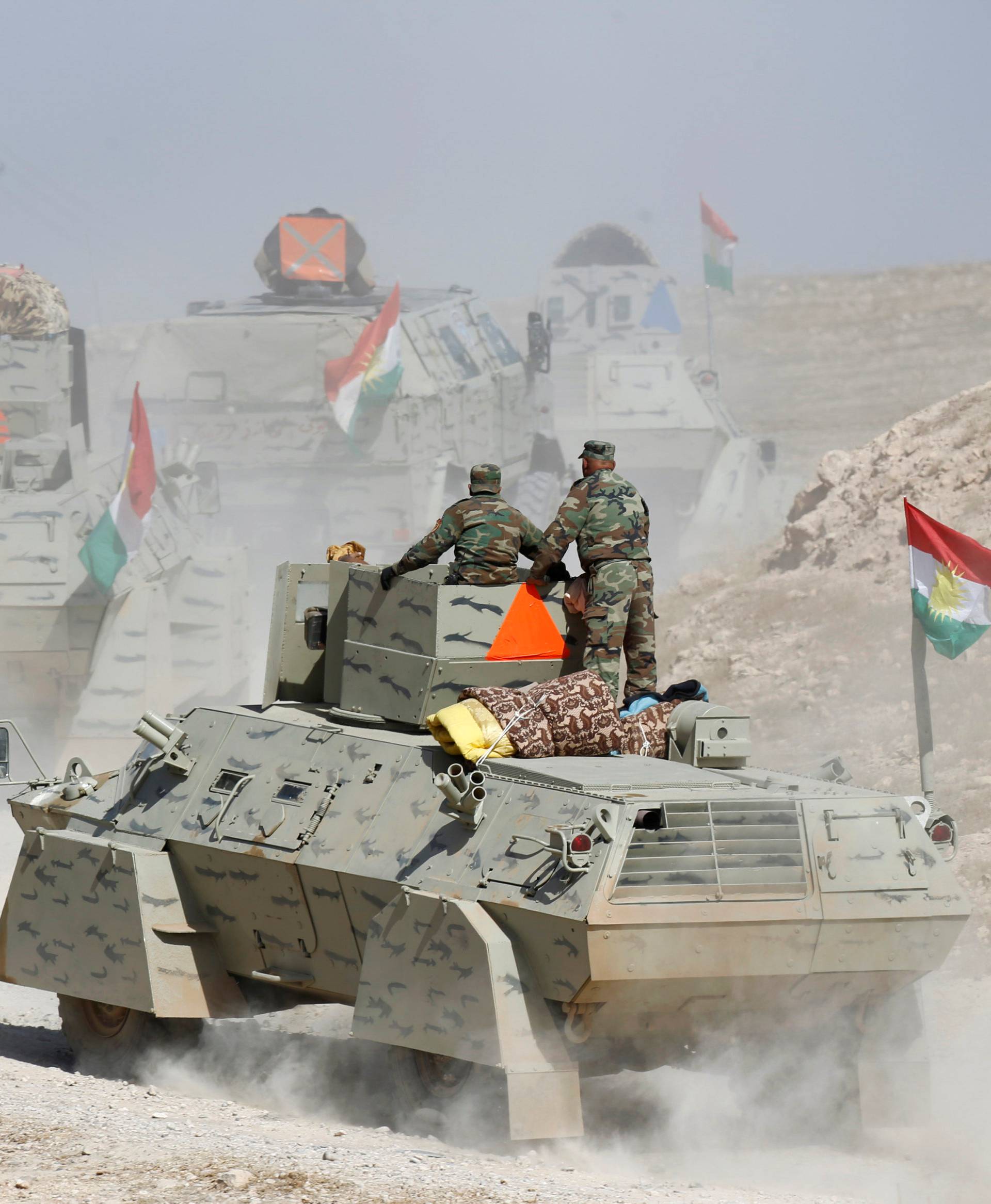 Peshmerga forces advance in the east of Mosul to attack Islamic State militants in Mosul