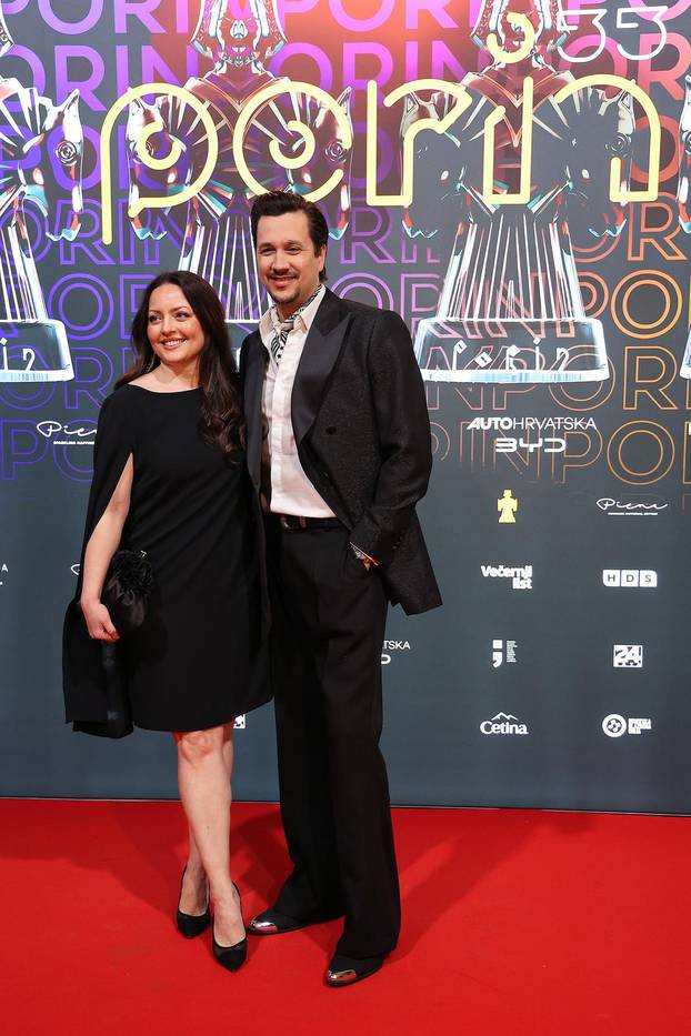 Split: Dolazak uzvanika na svečanu dodjelu 33. glazbene nagrade Porin