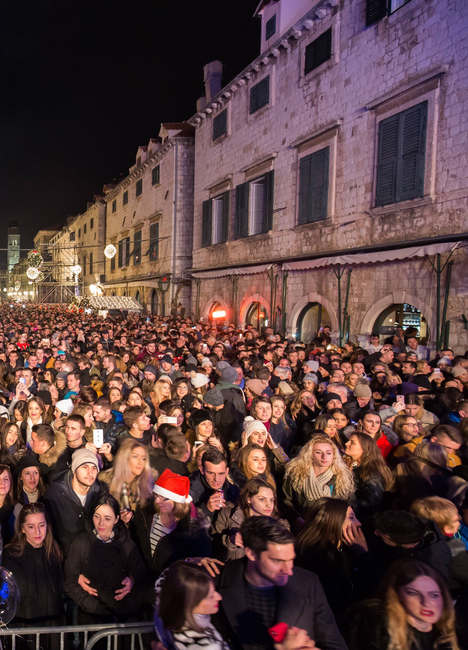 Pogledajte kako se Nova čekala u Zagrebu, Splitu, Zadru...