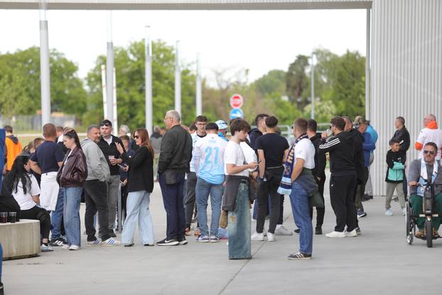 Osijek: Dolazak navijača na finale Hrvatskog nogometnog kupa