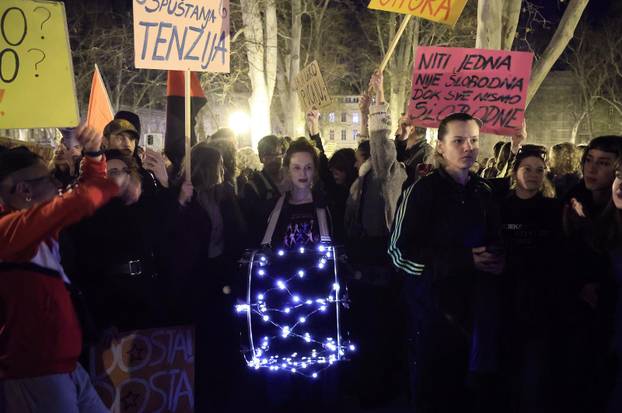 Zagreb: Održan jubilarni 10. Noćni marš za prava žena "Žene – kičma otpora"