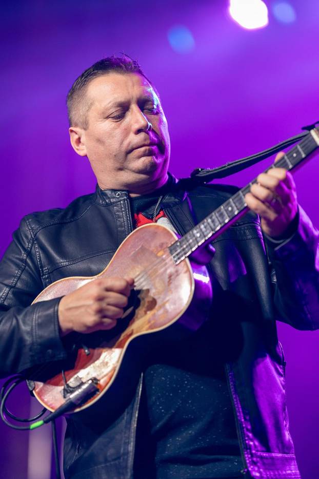 Županja: 13. božićni koncert Opće Opasnosti i prijatelja