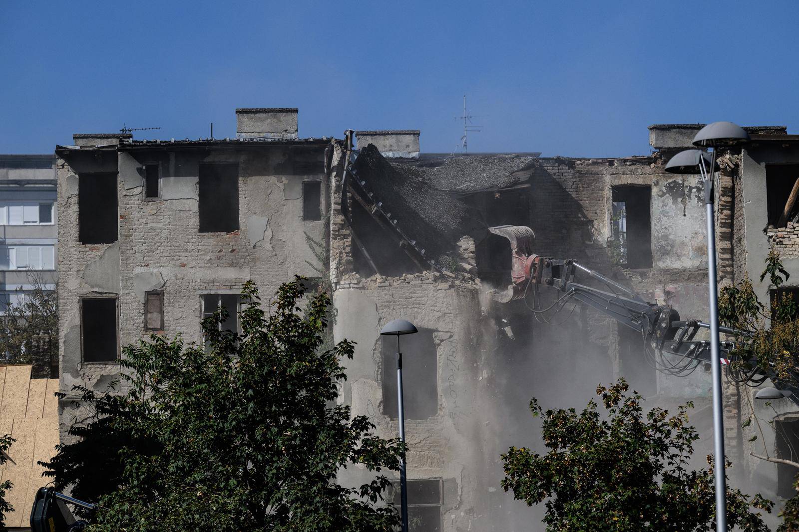 Zagreb: Rušenje zgrade u Paromlinskoj 