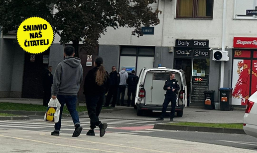 FOTO Nesvakidašnji prizor: U Zagrebu ga u lisicama doveli pred bankomat. 'Šokiralo me'