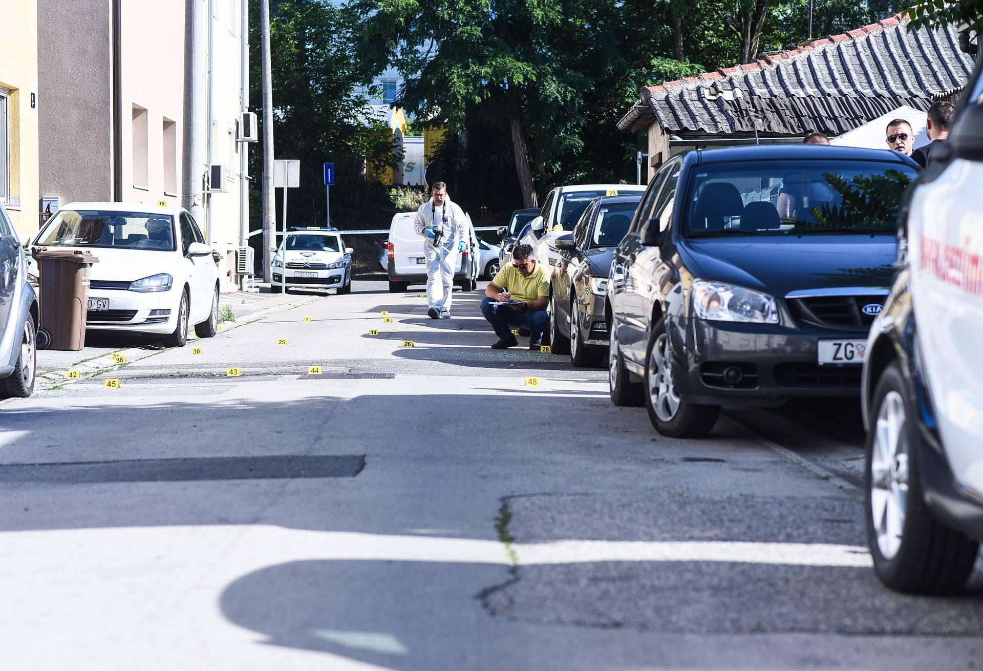 Zagreb: U Pregradskoj ulici na Trešnjevci nekoliko vozila oštećeno je u eksploziji, očevid u tijeku