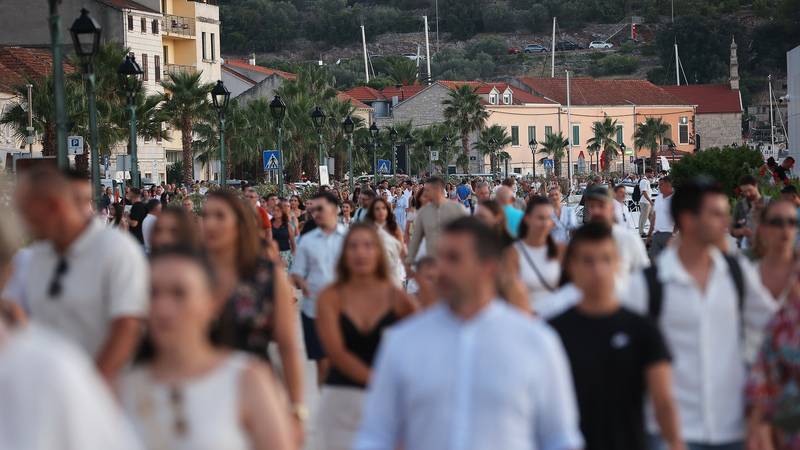FOTO Pogledajte prizore iz Vele Luke uoči početka koncerta