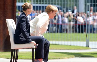 Kako se ne bi tresla: Merkel odsad himne sluša sjedeći...