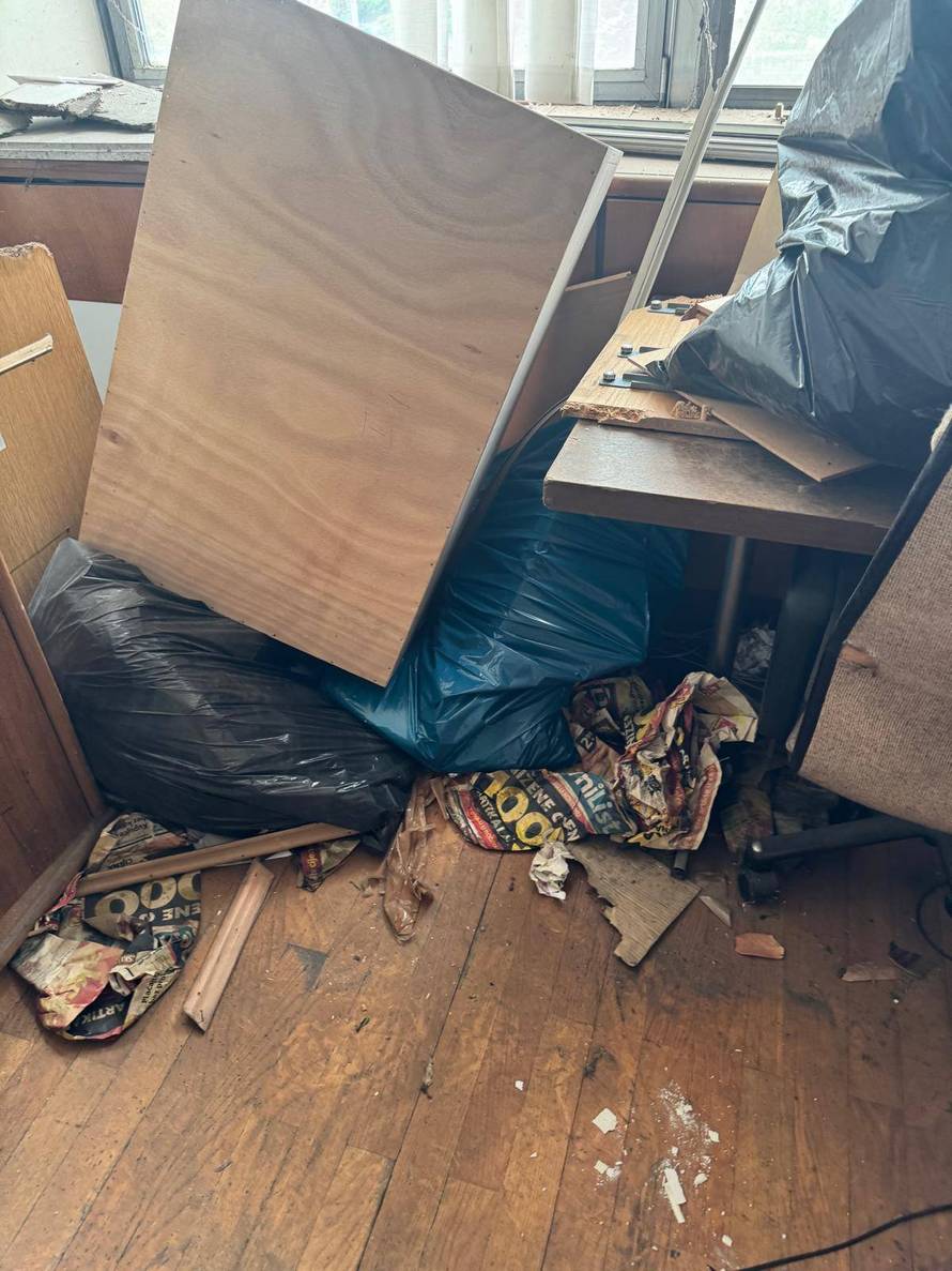 FOTO Selak Raspudić nedavno snimila unutrašnjost Vjesnika. Smeće svuda: 'Neka ljudi vide'