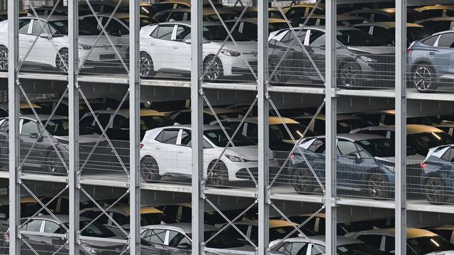 Volkswagen zbog nestašice čipova i rata u Ukrajini više ne prima narudžbe za dio hibrida
