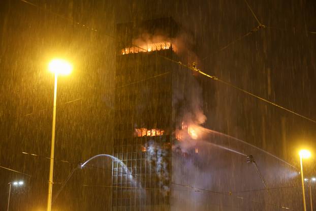 Zagreb: Pozar u Vjesnikovom neboderu