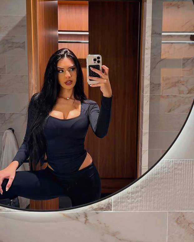 FOTO Bujna stjuardesa zavela zvijezdu Juvea. Žena je saznala