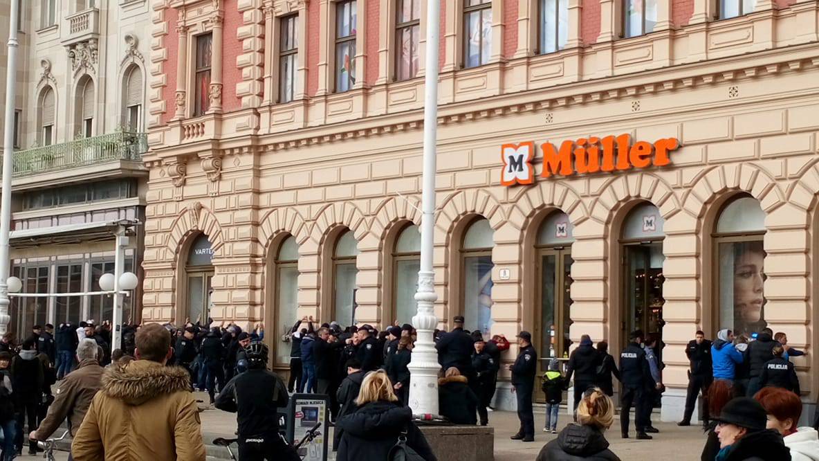 Policija privela veliku skupinu huligana: Razbijali po Zagrebu