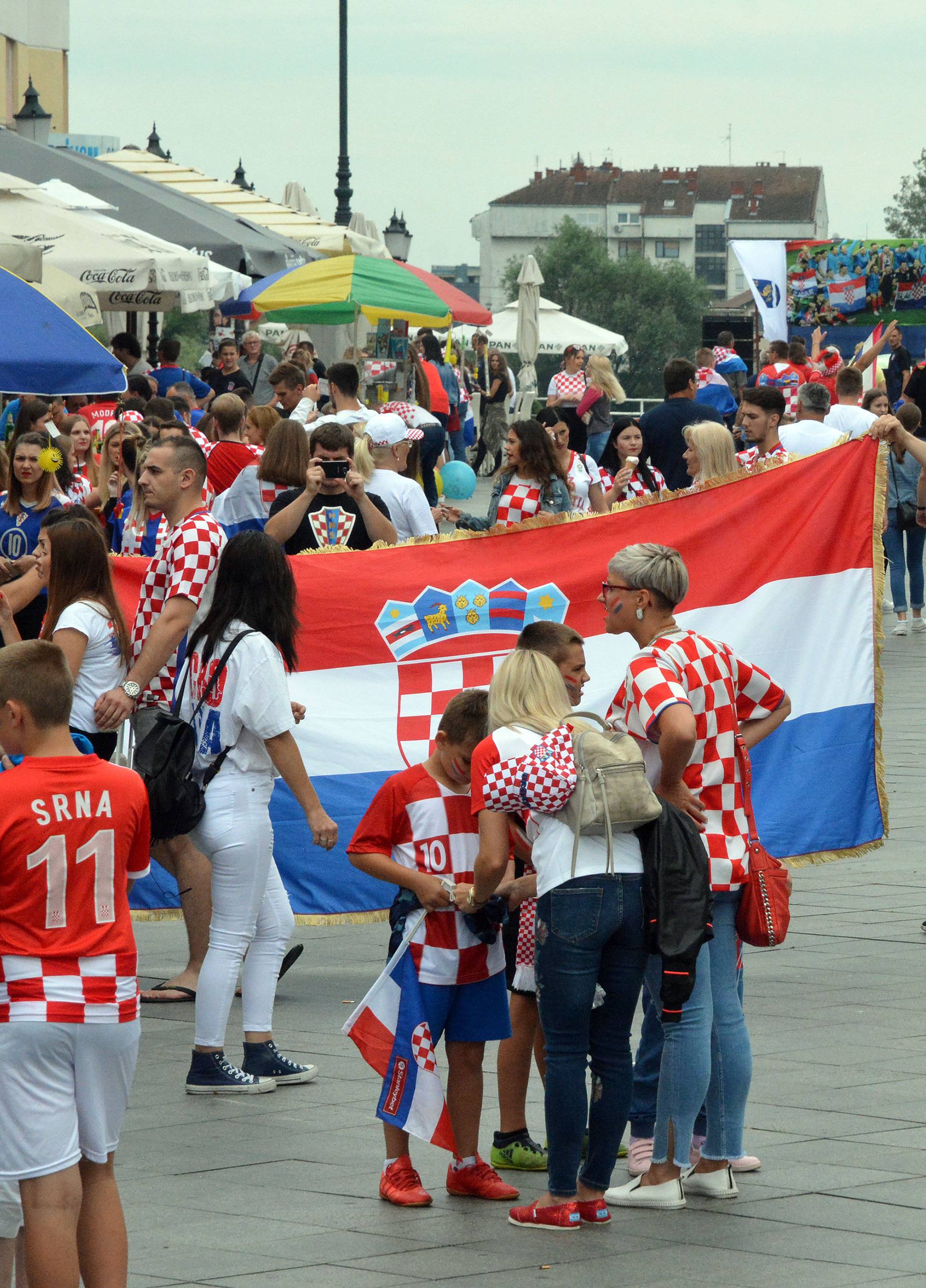 Ovako su navijači u Varaždinu i Sisku dočekali finale u Rusiji
