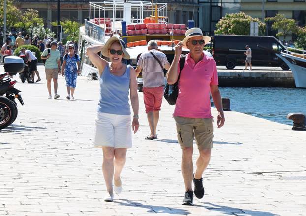 Turisti sa kruzera Viking sea razgledavaju Šibenik