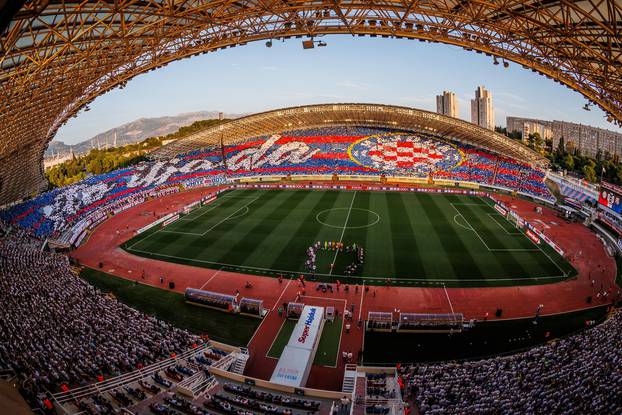 
Split: Koreografija na stadionu Poljud prije početka utakmice Hajduk - Dinamo