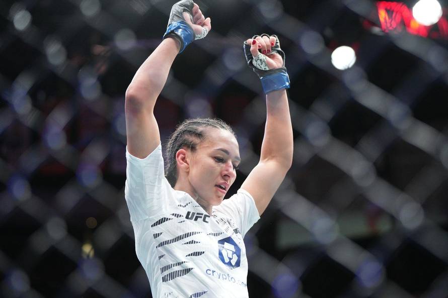 Edmonton, Canada. 02nd Nov, 2024. EDMONTON, CANADA - NOVEMBER 2: Ivana Petrovic battles Jamey-Lyn Horth in their Women's Flyweight fight during the UFC FIGHT NIGHT EDMONTON event at Rogers Place on November 2, 2024 in Edmonton, Canada. (Photo by Marcelo W
