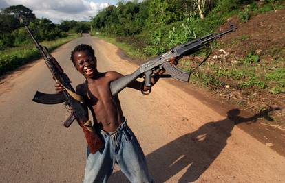 Evo zbog čega dječaci u Africi dobivaju puške u ruke i ubijaju