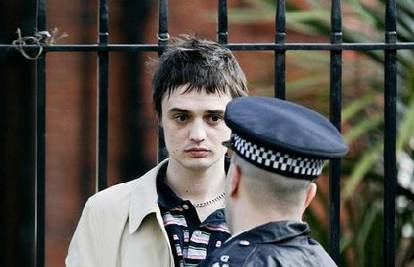 Pete Doherty dobio udarac u glavu od lokalnog dilera