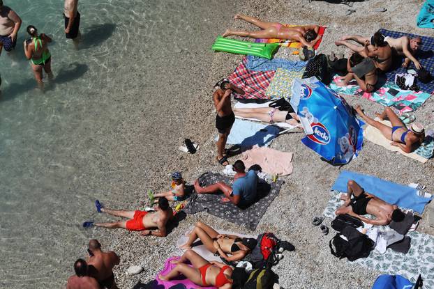 Rijeka: Kupači na gradskoj plaži Sablićevo