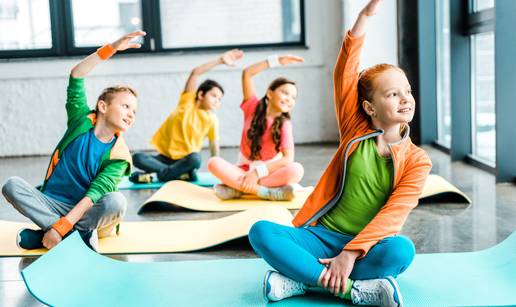 Novi trend proslave ro&dstrok;endana: Djeca se zajedno dru&zcaron;e uz jogu