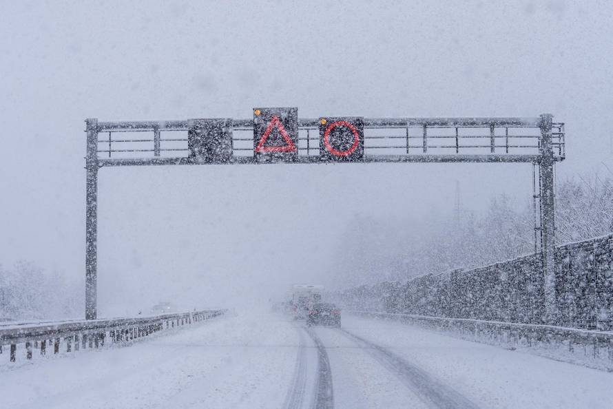 Zimski uvjeti na A1 između čvora Perušić i čvora Gospić