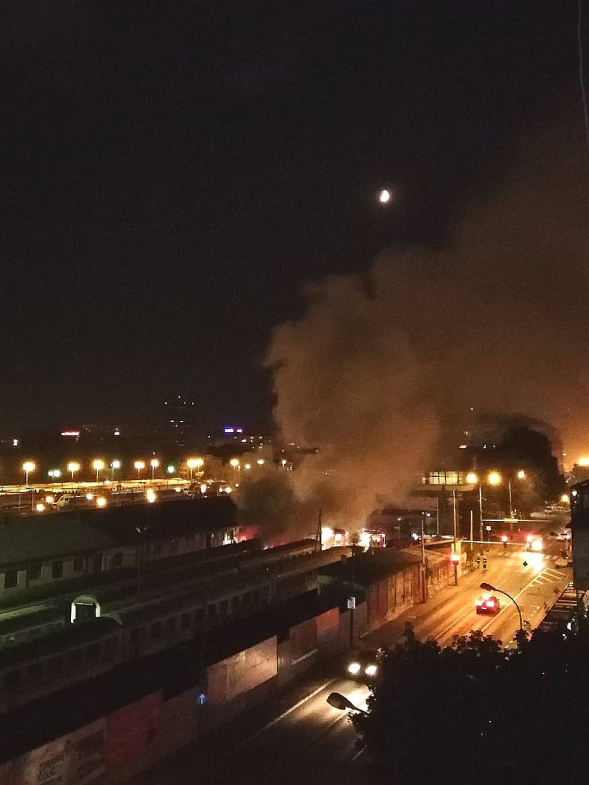 Nadvio se gusti dim: Opet su gorjeli vagoni u centru Zagreba