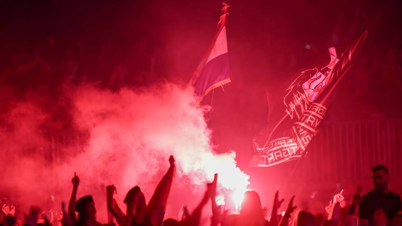 FOTO Baklje, zastave i na tisuće fanova: Pogledajte atmosferu na Thompsonovom koncertu!