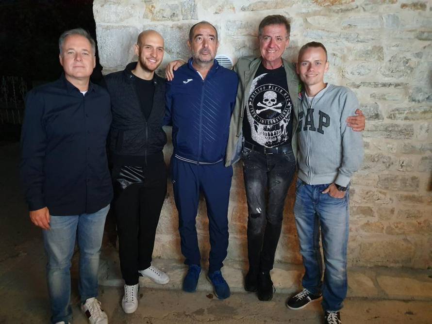 Škugor proslavio 30. rođendan: 'Radio je emitirao iz mog vrta'