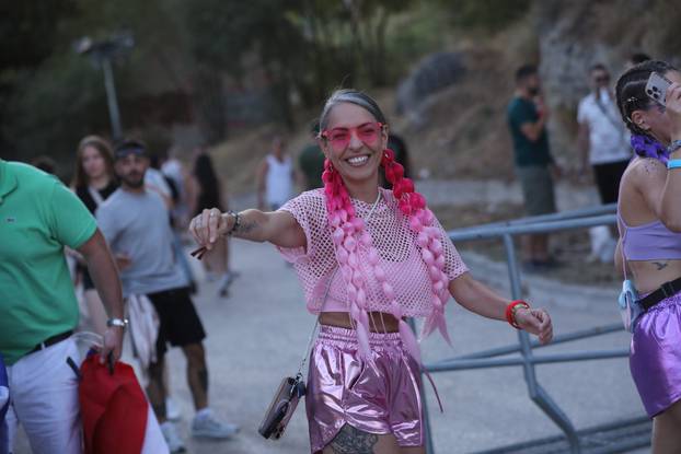 Split: Dolazak posjetitelja na stadion Park Mladeži na kojem započinje Ultra 2025