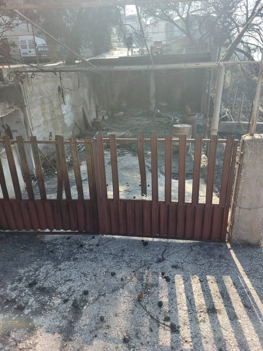 DRAMATIČNI PRIZORI Od kuća i apartmana ostalo tek zgarište! Požar kraj Omiša gutao sve