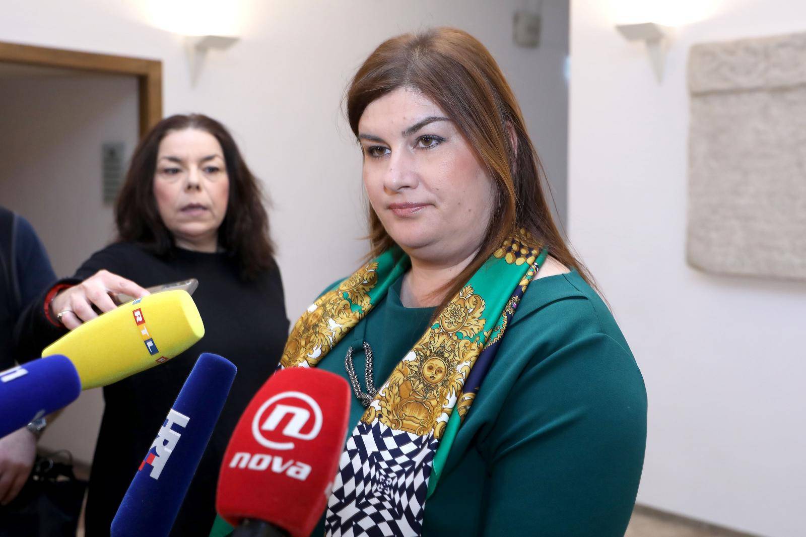 Zagreb: Ministrica Å½alac o Mercedesu koji je, kako tvrdi, od njenih roditelja