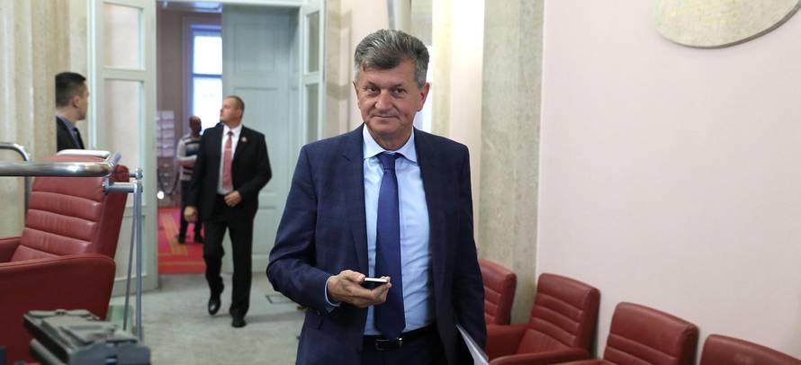 Zagreb: Sabor raspravlja o opozivu ministra KujundÅ¾iÄa