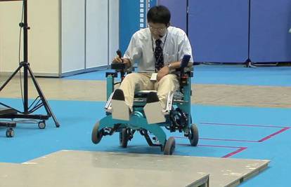 Robotska invalidska kolica se mogu penjati preko prepreka