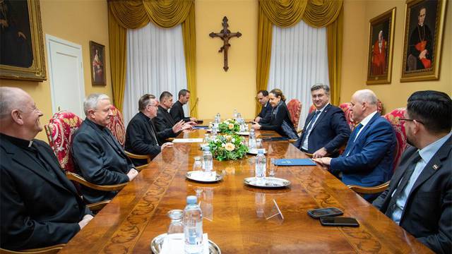Premijer Plenković i kardinal Bozanić razgovarali o izgradnji novog stadiona na Maksimiru