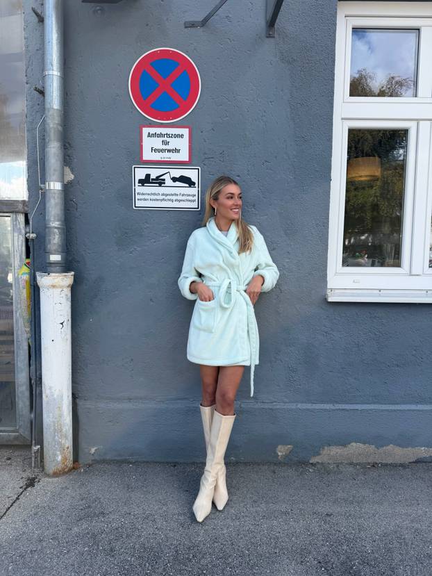FOTO Vuškovićev trener zaludio je Engleze! Oženio se u tajnosti i mlađi je od kapetana Brightona