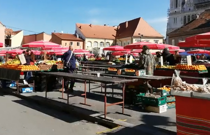 Pandemija u tijeku, a Dolac pun ljudi: Cijene voća i povrća pale