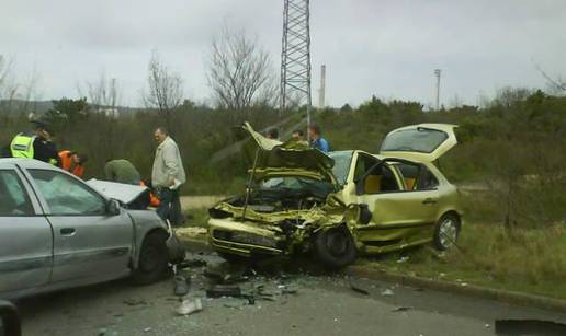 U sudaru automobila na Krku ozlijeđeno dvoje ljudi