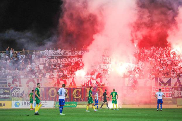 Torcida bakljadom proslavila Hajdukovu pobjedu protiv Istre