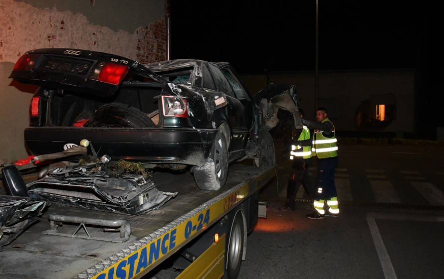 Nova Gradiška: Zabio se automobilom u kuću i poginuo