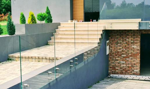 Moderno i elegantno: Spoj stakla i &ccaron;elika koji svakom domu daje dodir luksuza