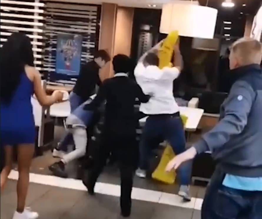 Video: Trojac napao zaštitara, tukli su ga šakama i nogama...