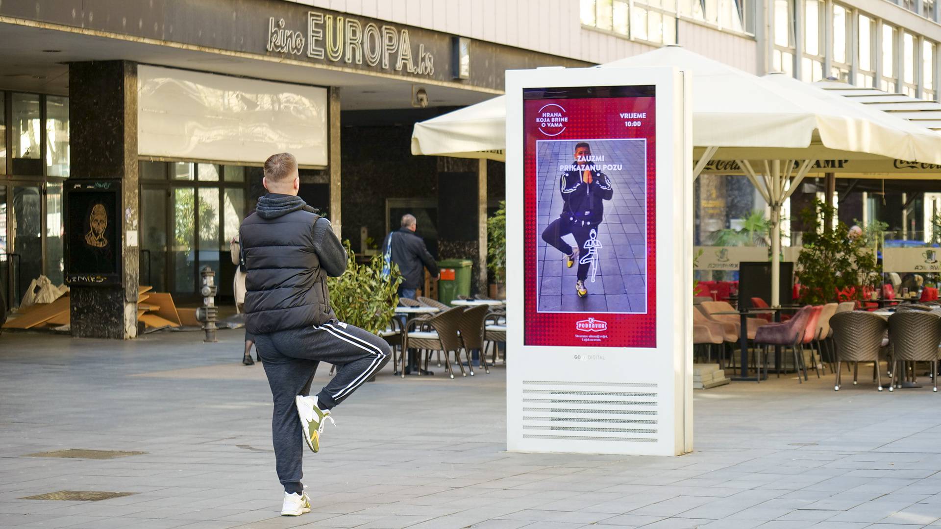 Jeste li sreli prolaznike Zagreba u joga pozama ovih dana? Znate li za izazov?