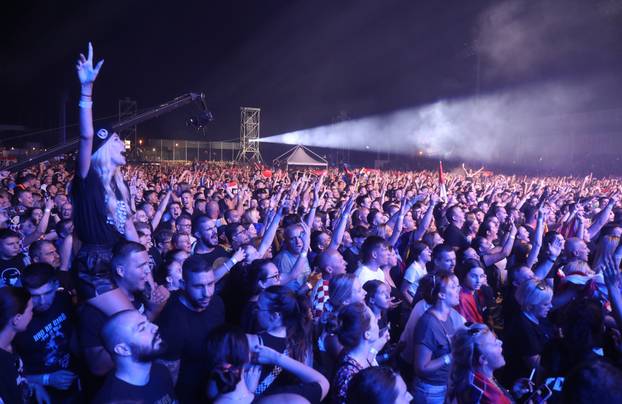 Dugopolje: Thompson održao koncert na prepunom stadionu Hrvatskih vitezova
