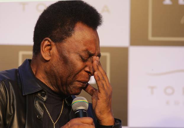 The former Brazilian player Edson Arantes do Nascimento, Pele, is thrilled at the press conference to launch the book "1283".