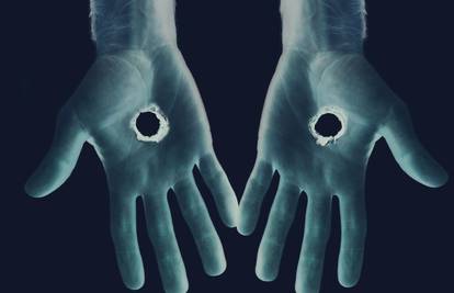 Optička iluzija zbog koje se čini da možete gledati kroz dlan