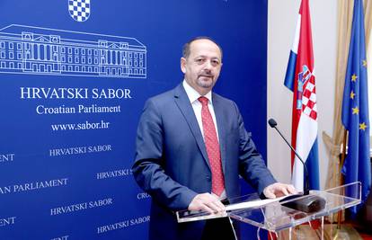 'Guverner Vujčić mora otići, nitko nema gubitke kao HNB'