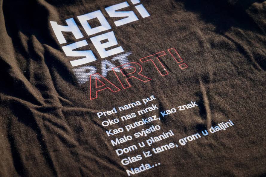 Benkovac: Organizatori benkovačkog festivala "Nosi se" koji je odgođen nakon prosvjeda branitelja održali mirni prosvjed