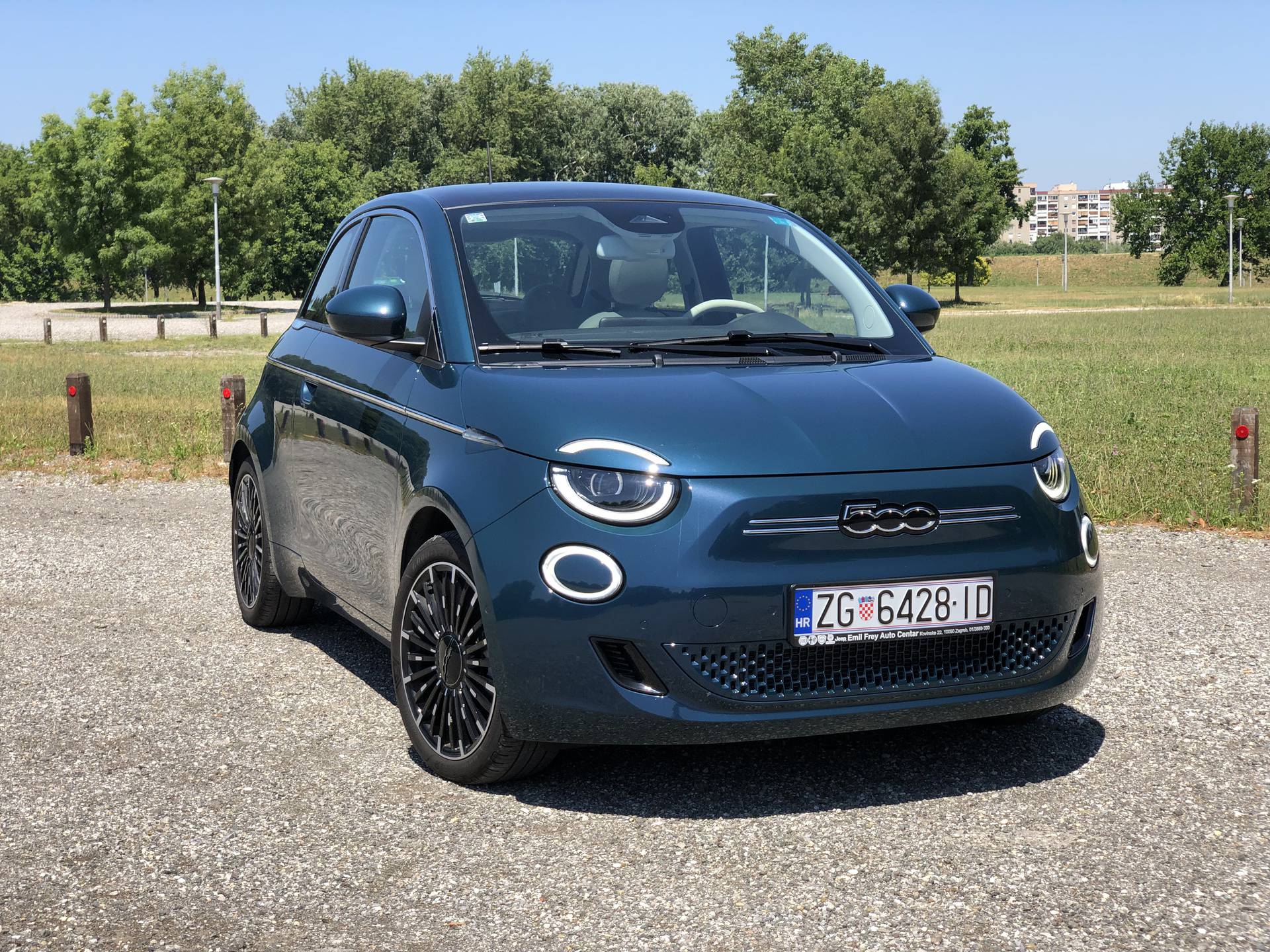 Testirali smo: Električni Fiat 500 je šarmantan, zabavan i dobar